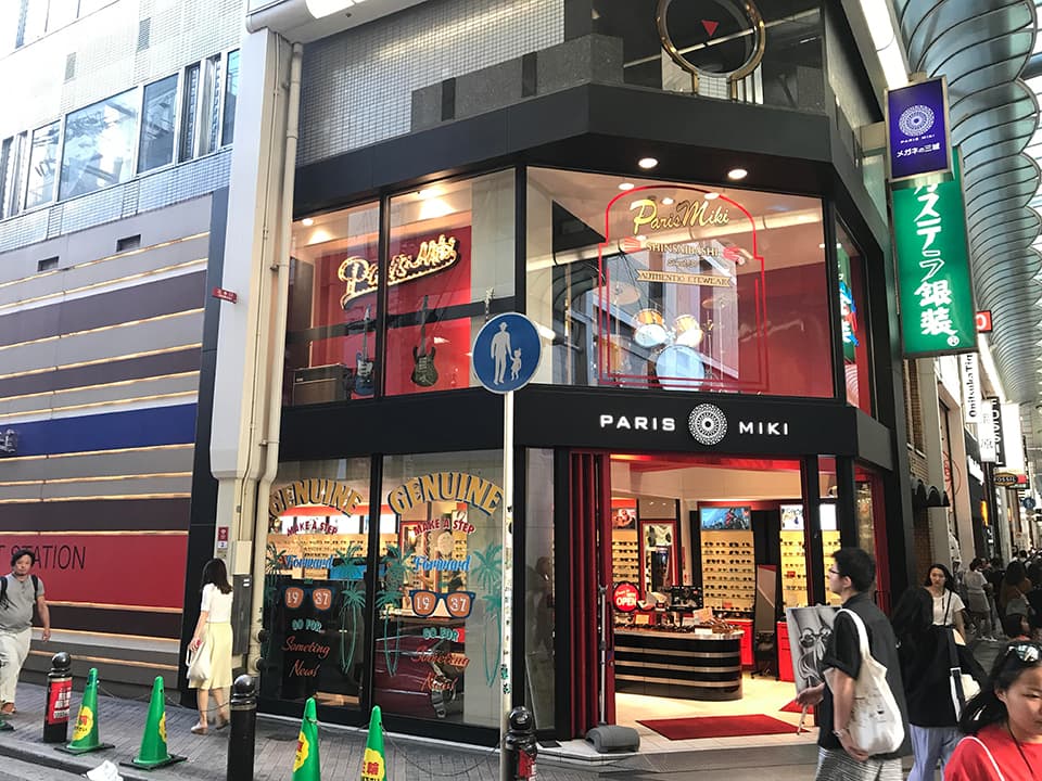 悟空のきもち大阪心斎橋店が入るビル外観(1階はparis miki)
